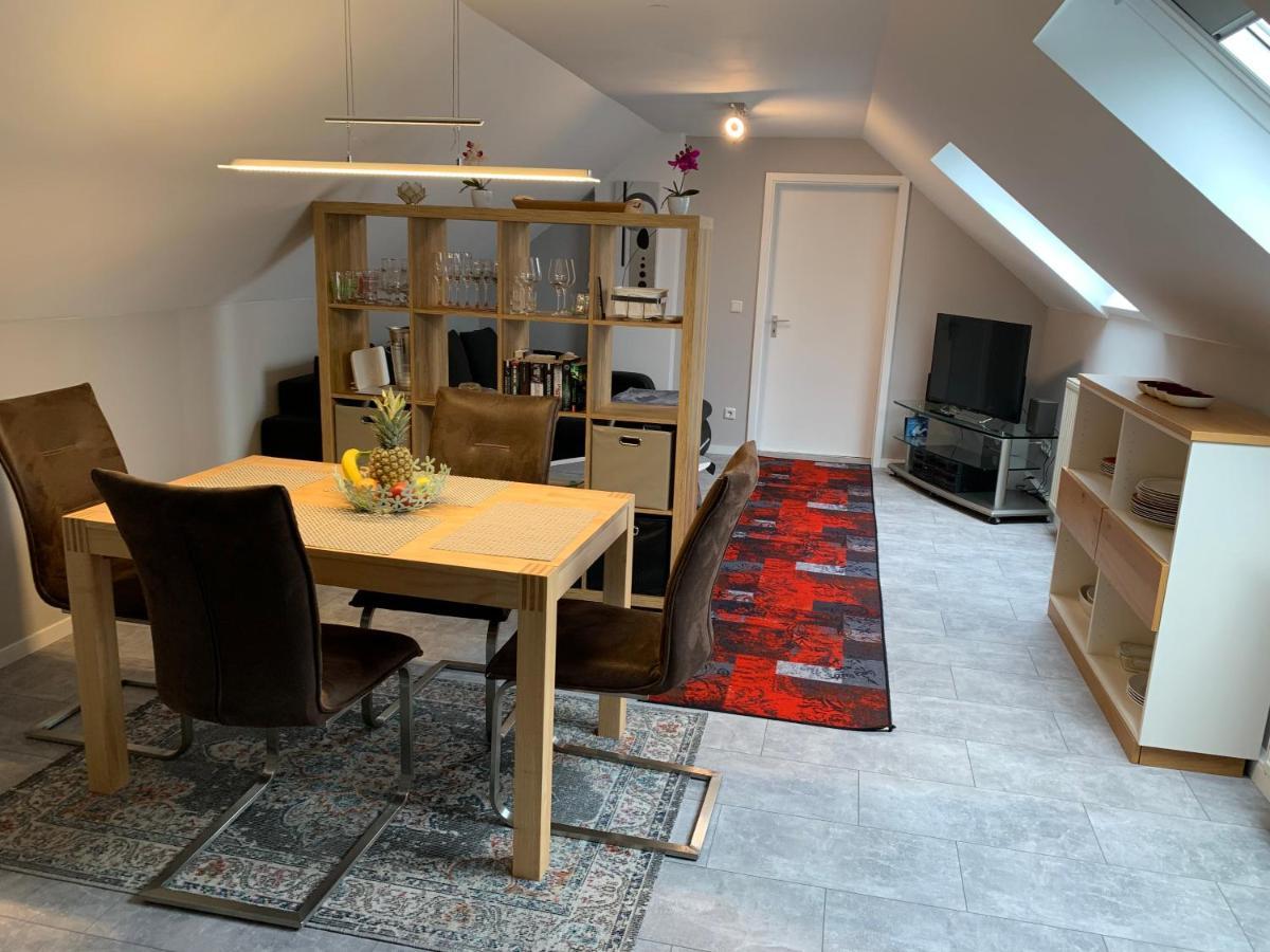 Ferienwohnung Sunny - Moderne Ferienwohnung Im Gruenen In Saarbruecken-West エクステリア 写真