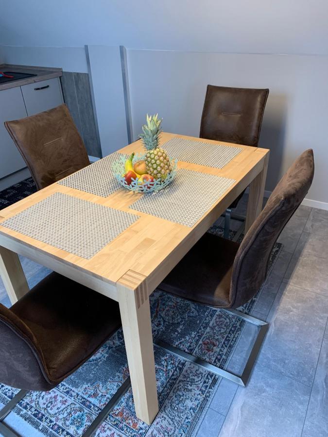 Ferienwohnung Sunny - Moderne Ferienwohnung Im Gruenen In Saarbruecken-West エクステリア 写真