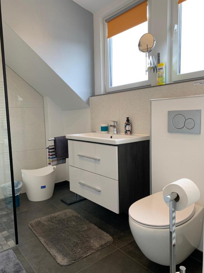 Ferienwohnung Sunny - Moderne Ferienwohnung Im Gruenen In Saarbruecken-West エクステリア 写真